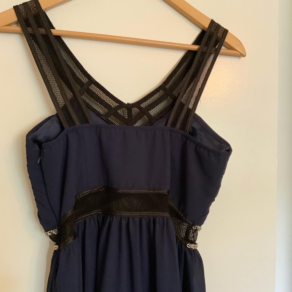 Formal dress - Picture 3 of 3